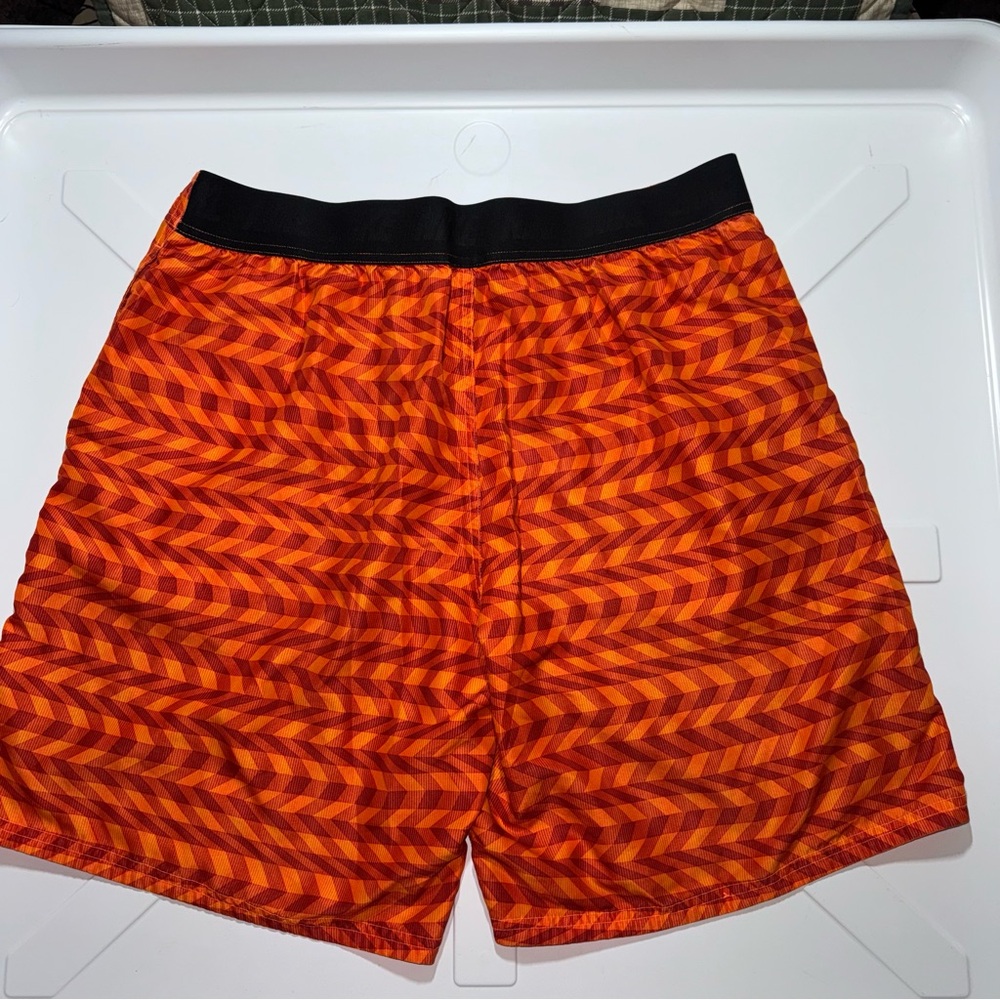 Nike Men’s XL Swim Trunks Orange Geometric Beach Shorts Lined Drawstring - Picture 3 of 5